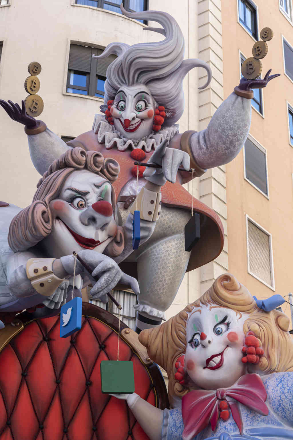 Valencia - fallas 2023 - falla Linterna-Na Robella-Barón de Cárcer - Temptacions 04.jpg